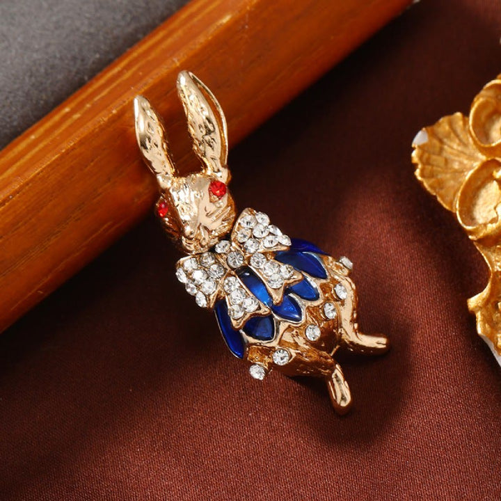 Lindo broche de conejo con diamantes de imitación esmaltados, accesorio para camisa