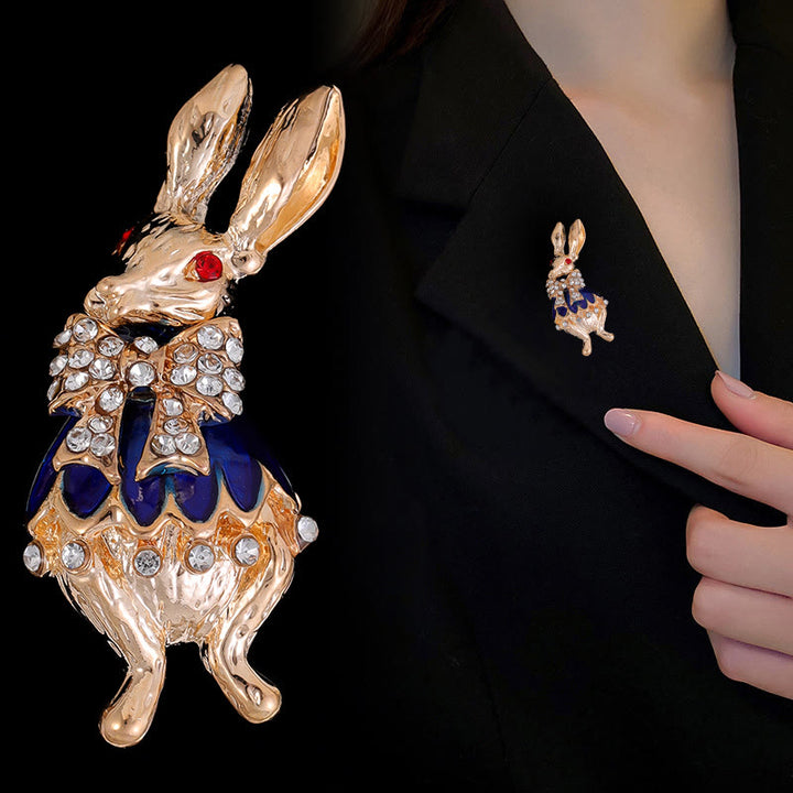 Lindo broche de conejo con diamantes de imitación esmaltados, accesorio para camisa