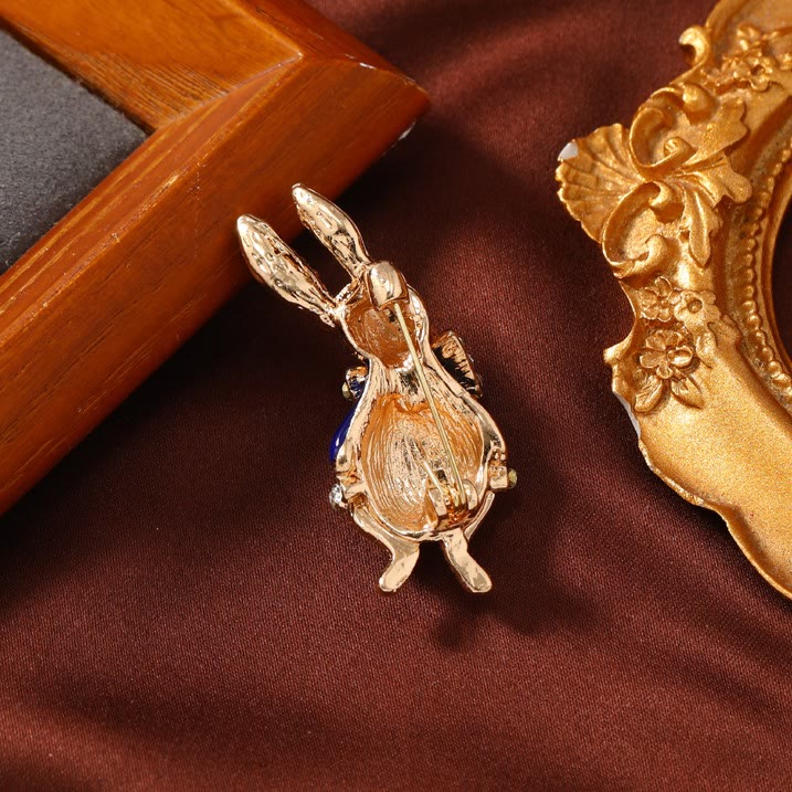Lindo broche de conejo con diamantes de imitación esmaltados, accesorio para camisa