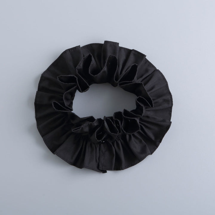 Camisa con cuello alto, fruncido y pliegues y cuello falso desmontable