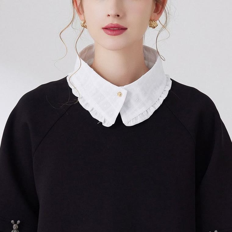 Blusa camisera desmontable con cuello falso y entramado de pétalos