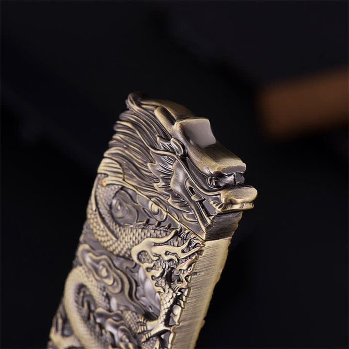 Encendedor de quesoseno recargable con dragón tallado en bronce de época