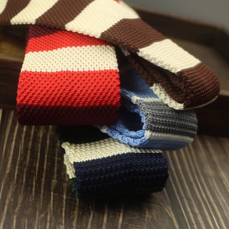 Corbata de punto a rayas con estampado de bloques de colores para hombre