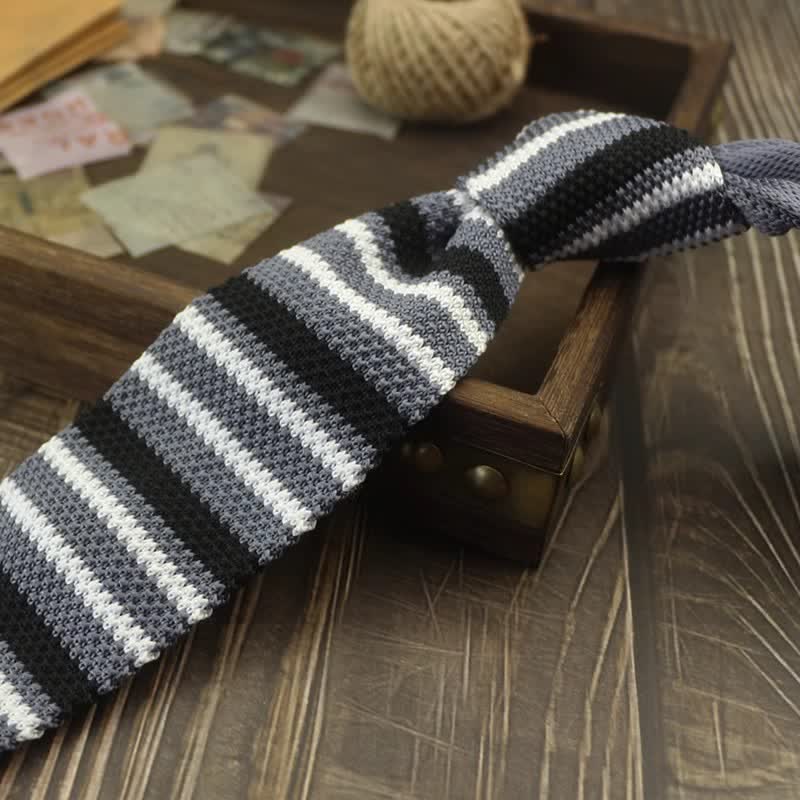 Corbata de punto a rayas con estampado de bloques de colores para hombre