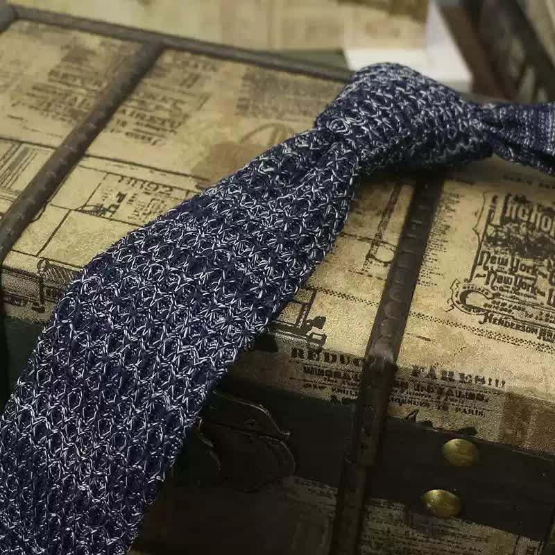 Corbata de punto de color oscuro jaspeado para hombre