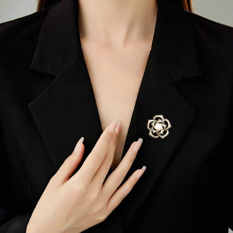 Broche de perlas de camelia de pureza para mujer