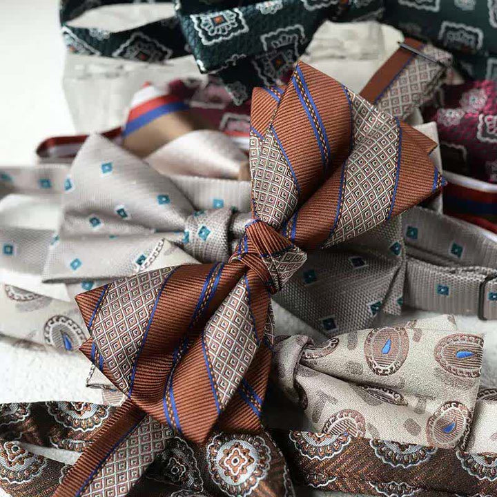 Pajarita con pañuelo de doble capa con estampado vintage para hombre