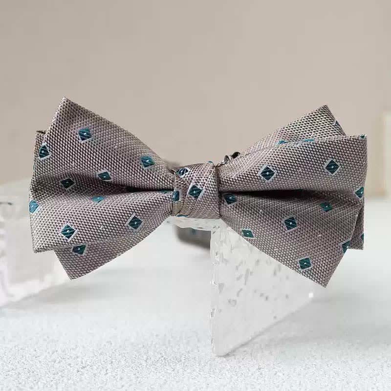 Pajarita con pañuelo de doble capa con estampado vintage para hombre