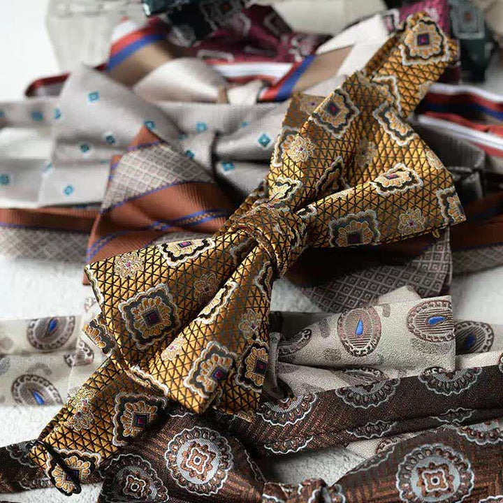 Pajarita con pañuelo de doble capa con estampado vintage para hombre