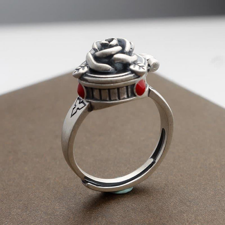 Anillo ajustable con flor de rosa y compartimento oculto