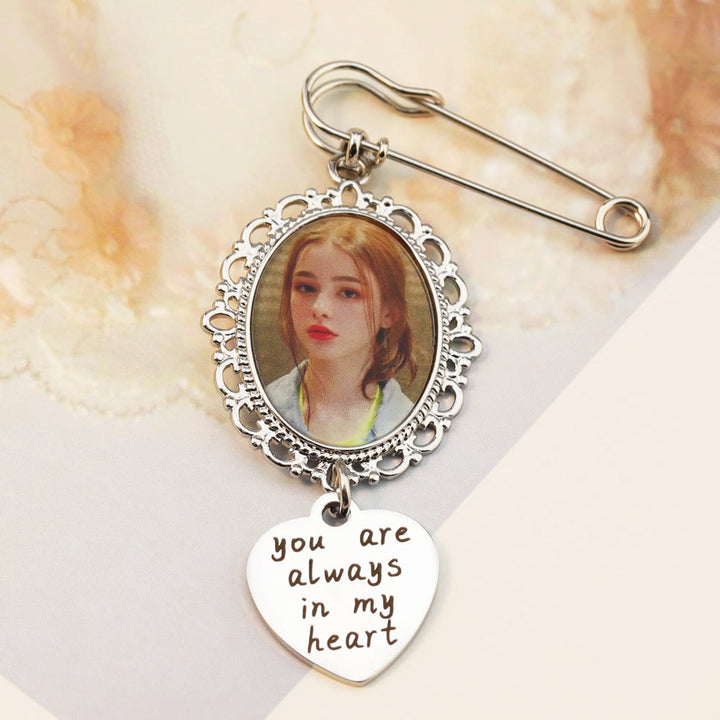 Personaliza tu broche con fotos con un cálido regalo de boda Taxt