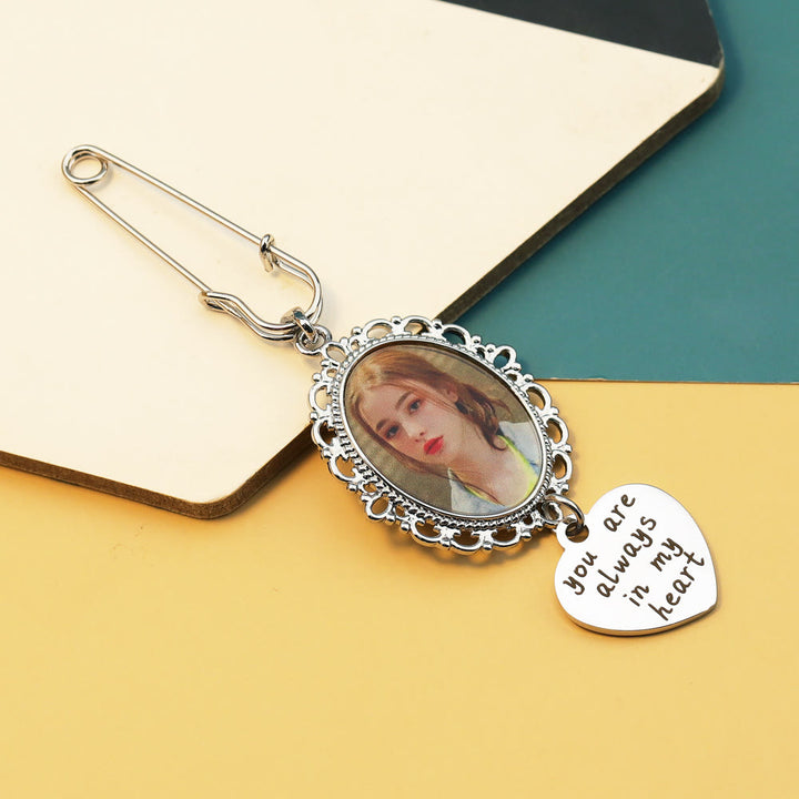 Personaliza tu broche con fotos con un cálido regalo de boda Taxt