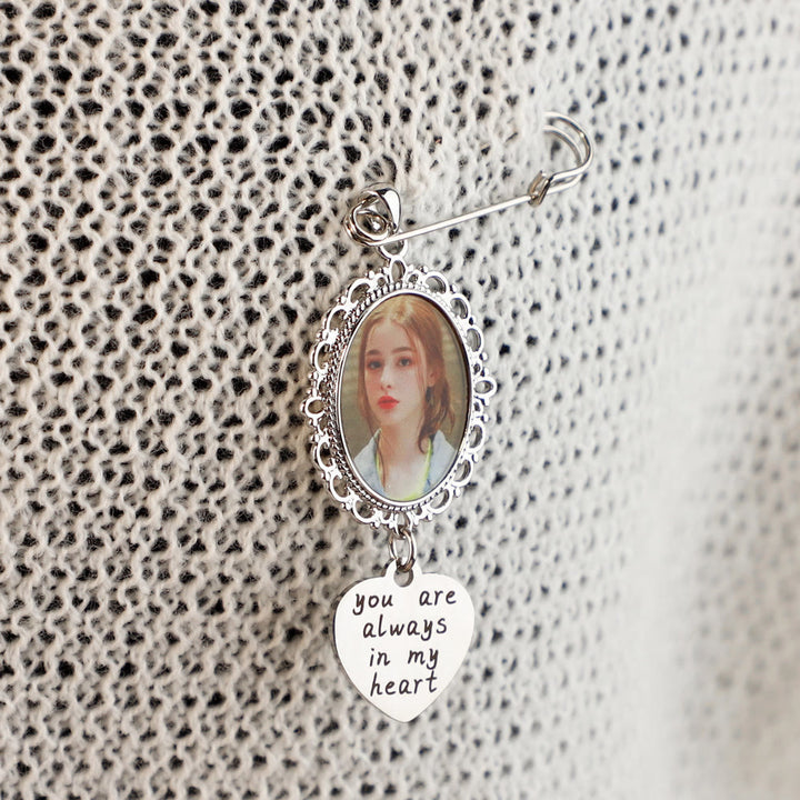 Personaliza tu broche con fotos con un cálido regalo de boda Taxt