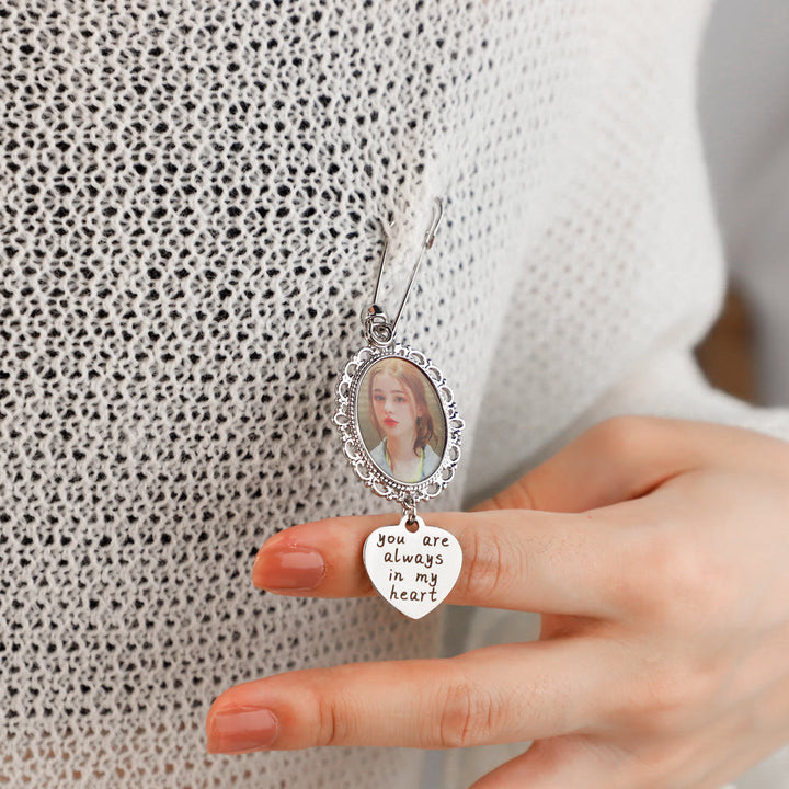 Personaliza tu broche con fotos con un cálido regalo de boda Taxt