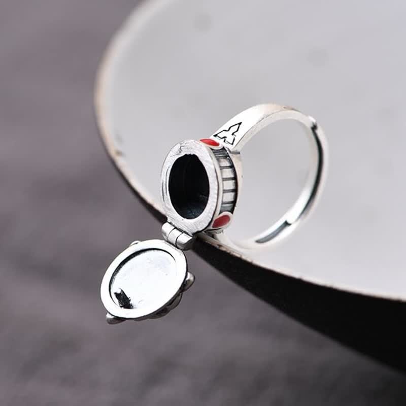 Anillo ajustable con flor de rosa y compartimento oculto