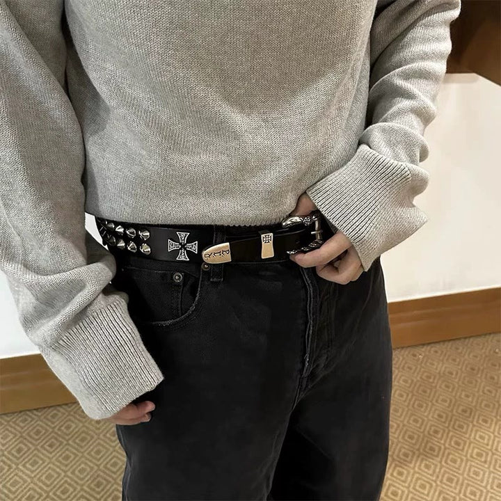 Cinturón de cuero con remaches punk con diseño de cruz de Pascua
