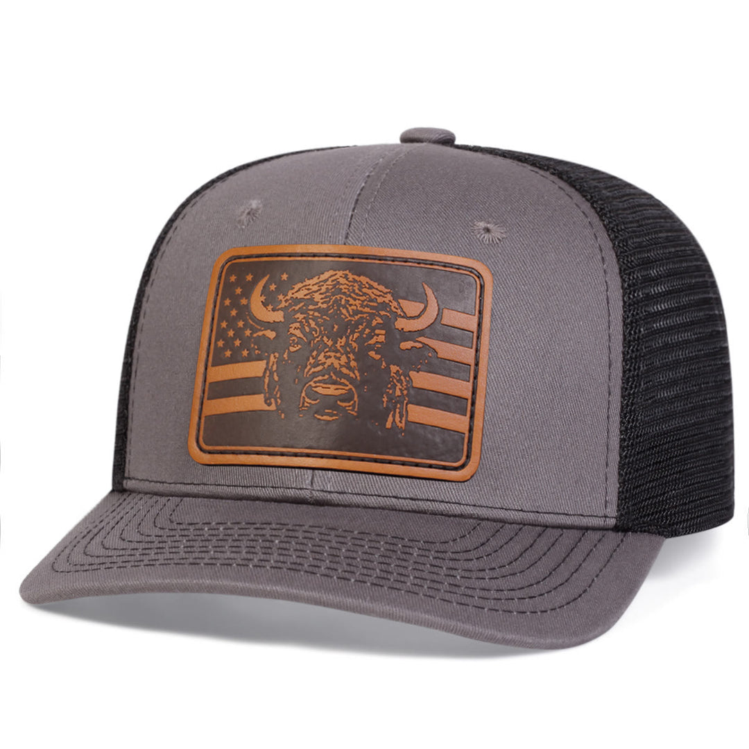 Gorra de camionero ajustable con bandera de Bull's Head