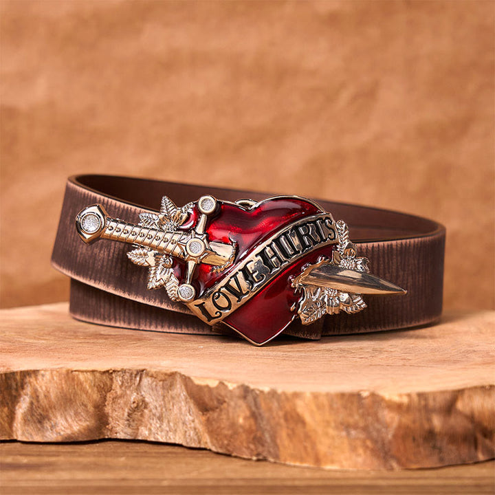 Cinturón de cuero con hebilla estilo western "Una espada atravesando el corazón"