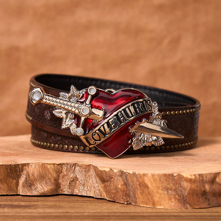 Cinturón de cuero con hebilla estilo western "Una espada atravesando el corazón"