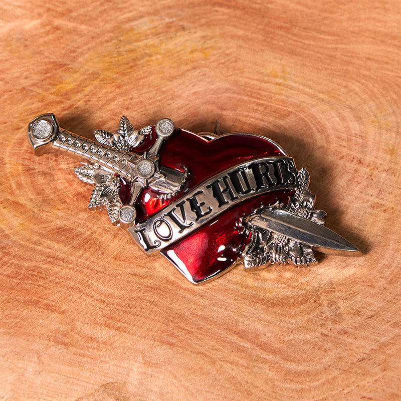 Cinturón de cuero con hebilla estilo western "Una espada atravesando el corazón"