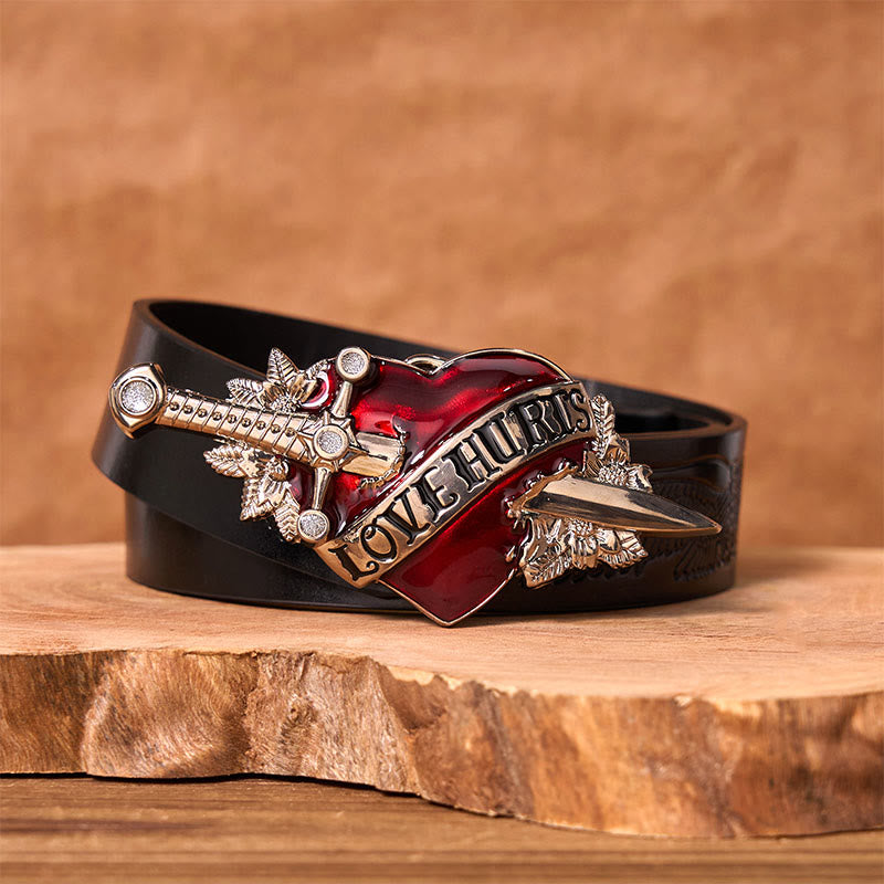 Cinturón de cuero con hebilla estilo western "Una espada atravesando el corazón"