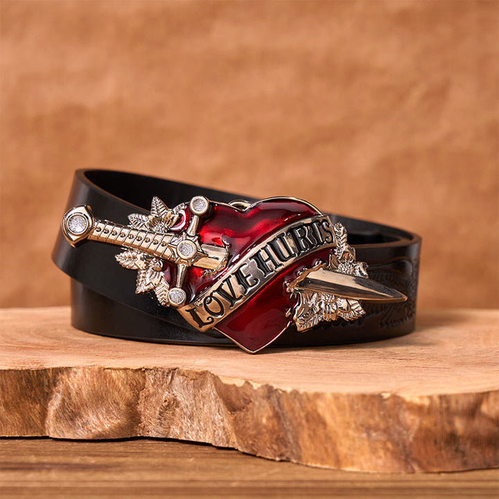 Cinturón de cuero con hebilla estilo western "Una espada atravesando el corazón"