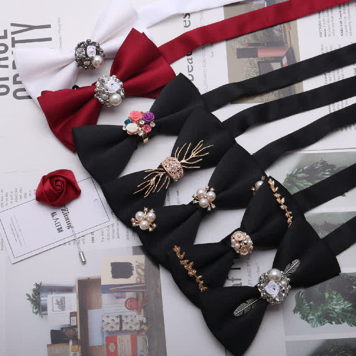 Conjunto de 2 pajaritas para hombre con corpiño rojo, metal dorado y flores de perla.