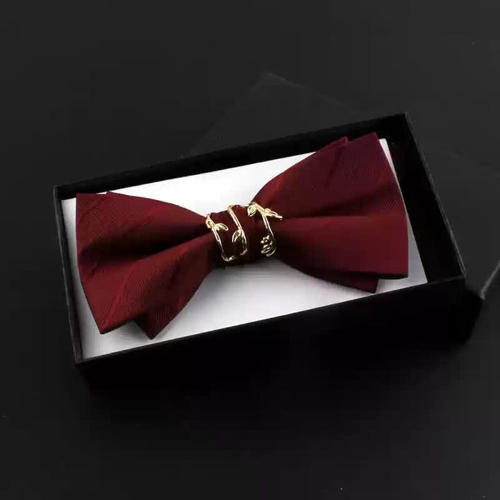Conjunto de 2 pajaritas para hombre con hojas de parra doradas y ramillete rojo
