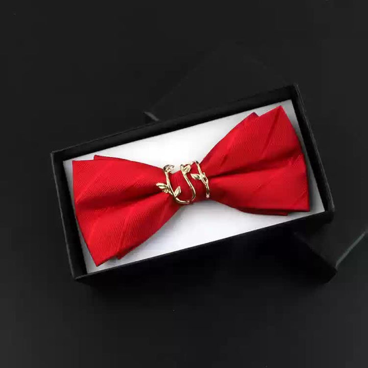 Conjunto de 2 pajaritas para hombre con hojas de parra doradas y ramillete rojo