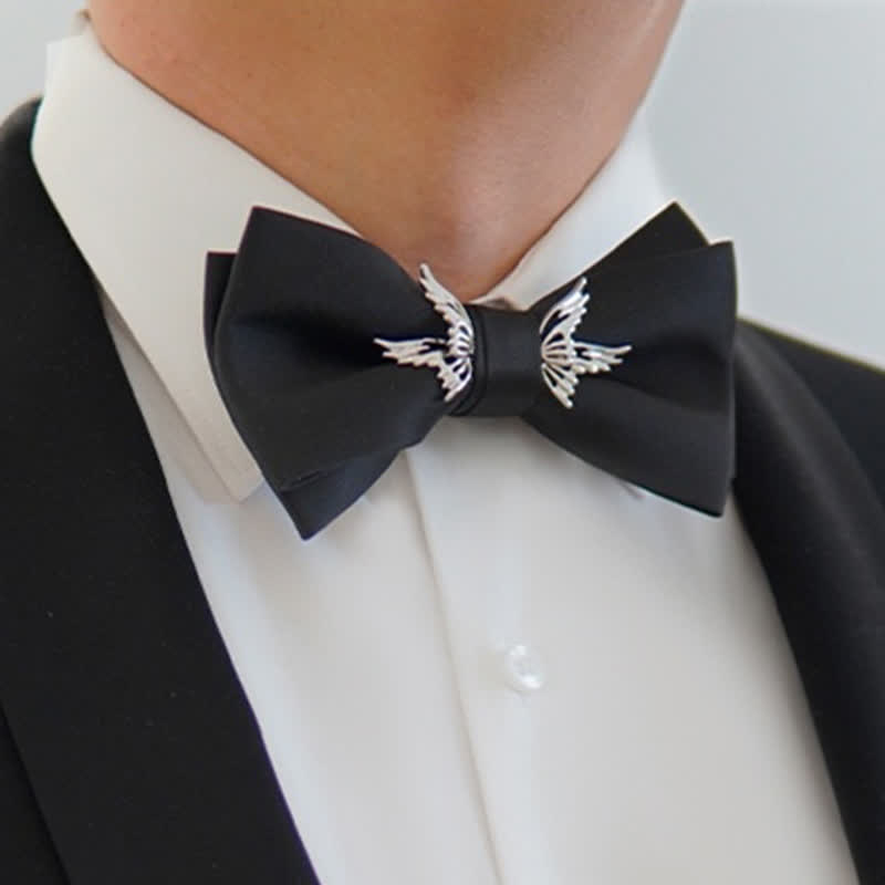 Pajarita negra elegante con alas voladoras plateadas para hombre