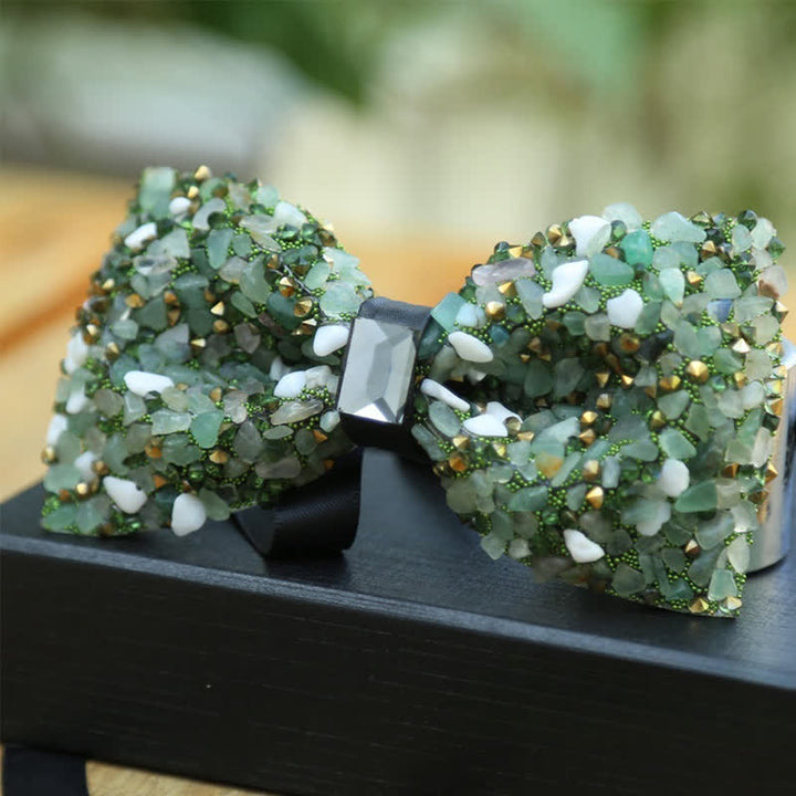 Pajarita para hombre con cristales de piedra multicolor y cierres de presión
