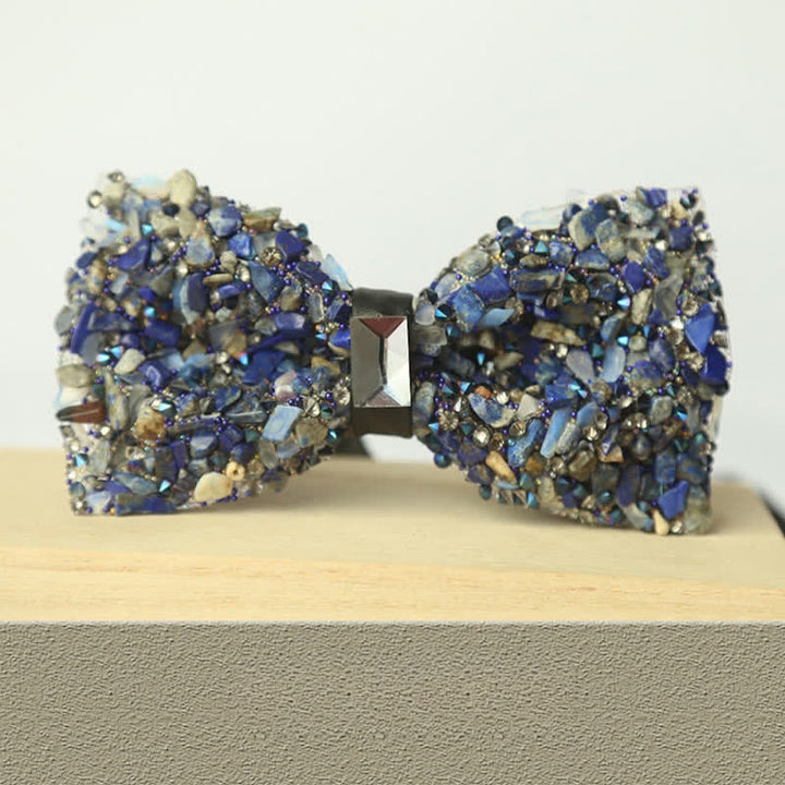 Pajarita para hombre con cristales de piedra multicolor y cierres de presión