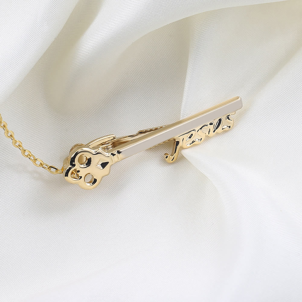 Pasador de corbata con forma de llave de Jesús dorada para traje de boda - image 1