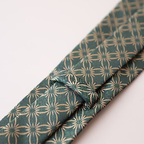 Corbata para hombre con estampado floral de margaritas verdes