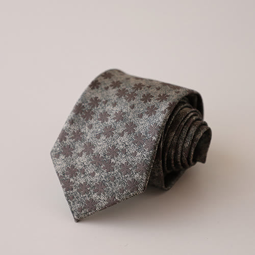 Corbata con estampado floral mini de flores de chocolate para hombre