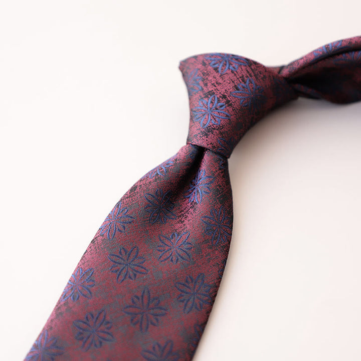 Corbata para hombre con estampado floral de flores moradas y verdes