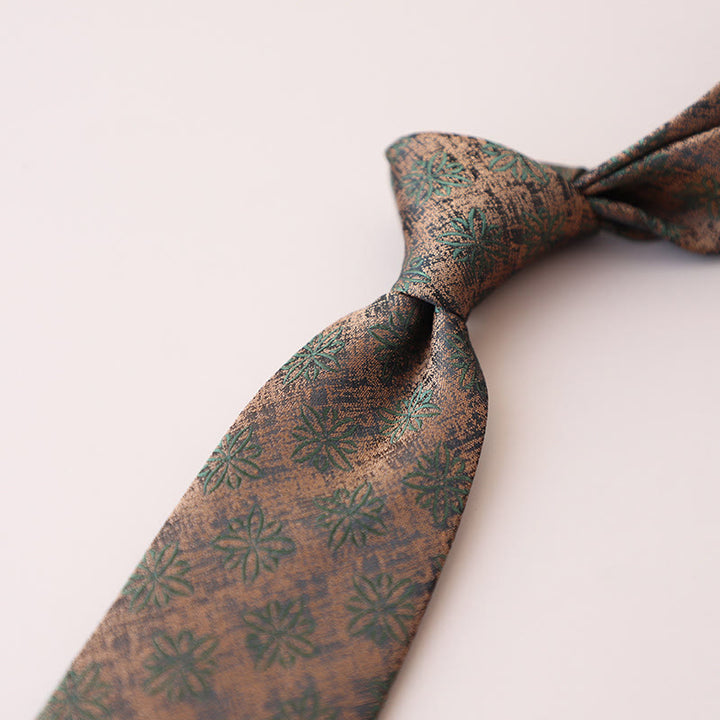 Corbata para hombre con estampado floral de flores moradas y verdes