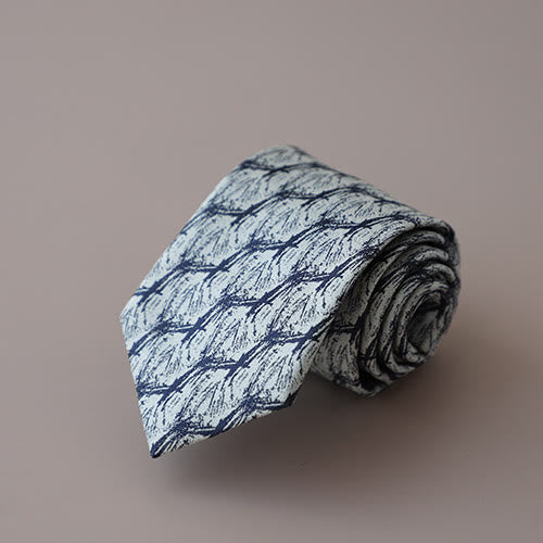 Corbata para hombre con estampado floral de ramas de bosque