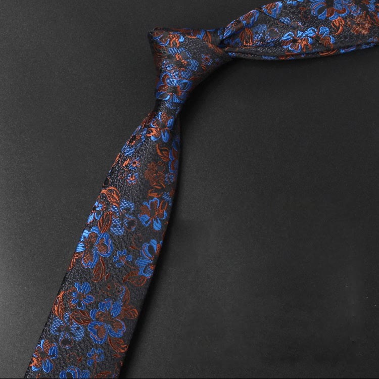 Corbata para hombre con estampado de flores tiernas