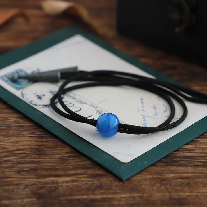 Colgante de ágata azul redondo sencillo hecho a mano con lazo bolo