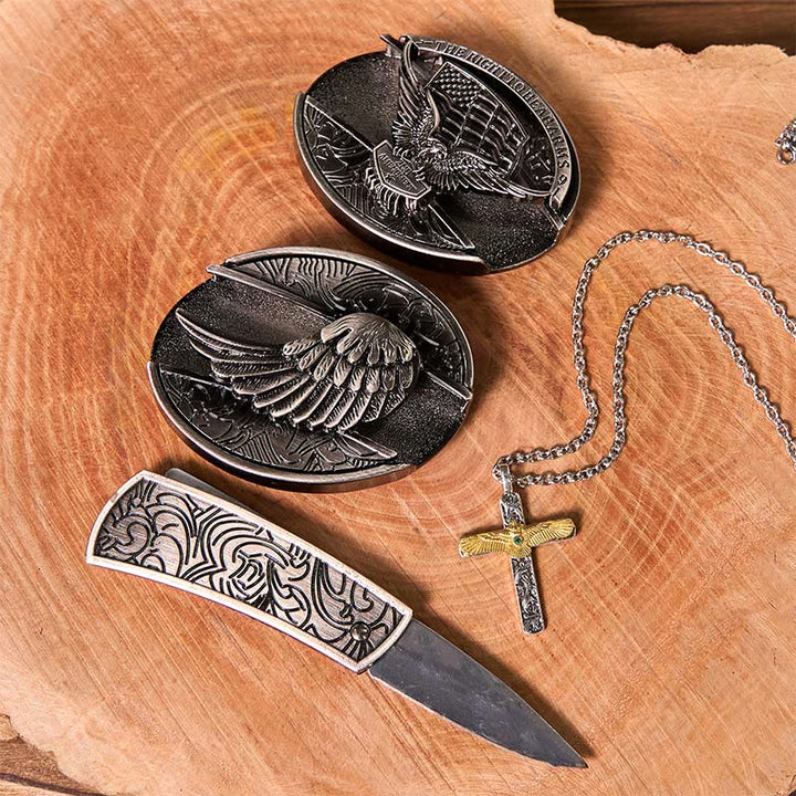 Conjunto de hebilla de cinturón con cuchillo oculto y alas de águila, con collar de cruz de águila
