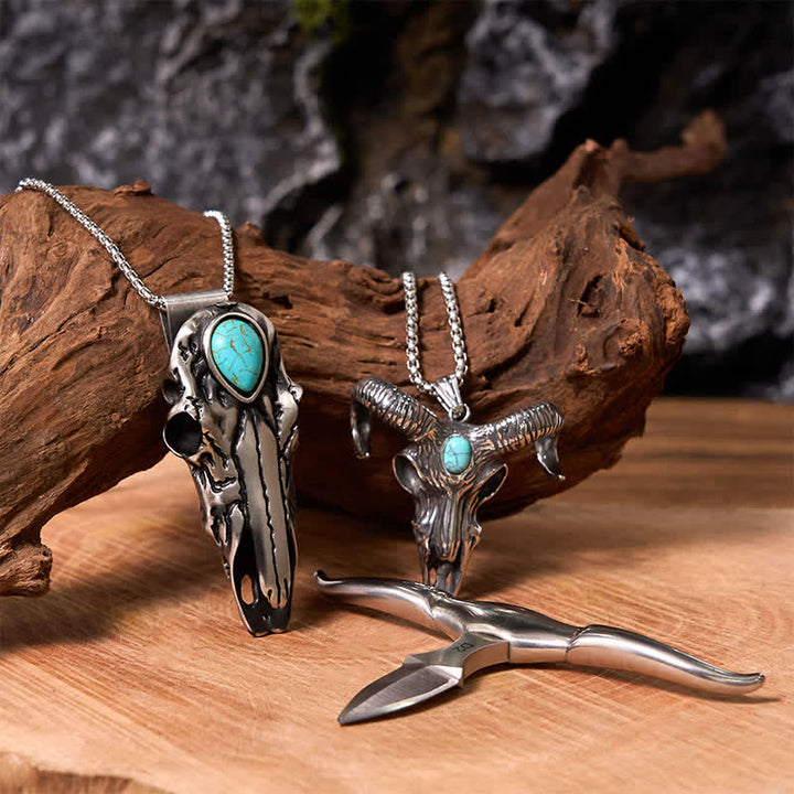 Conjunto de collar con colgante de toro longhorn y cabeza de cuerno de carnero turquesa