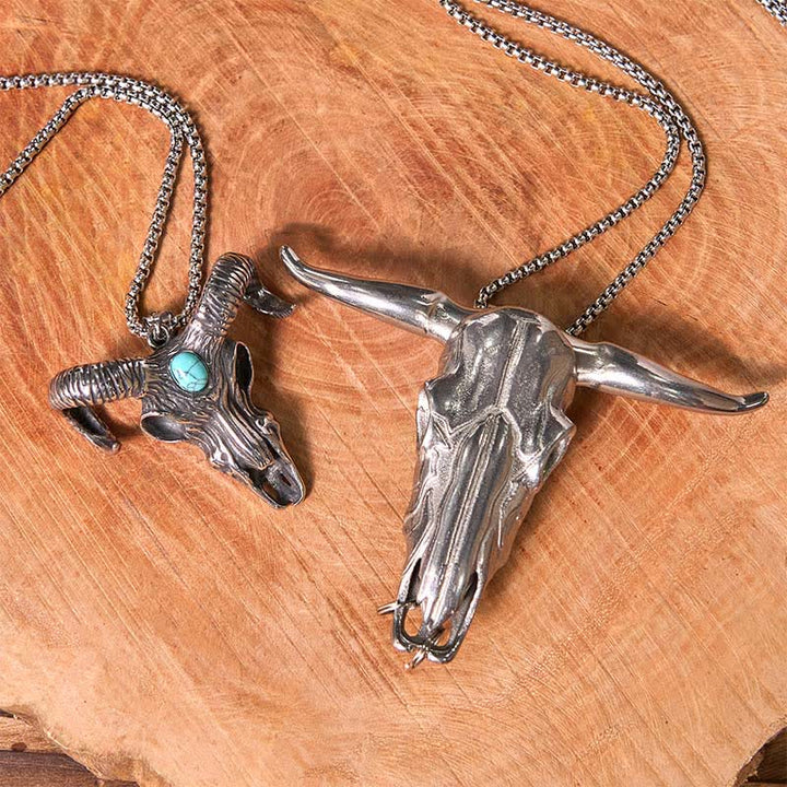 Conjunto de collar con colgante de toro longhorn y cabeza de cuerno de carnero turquesa