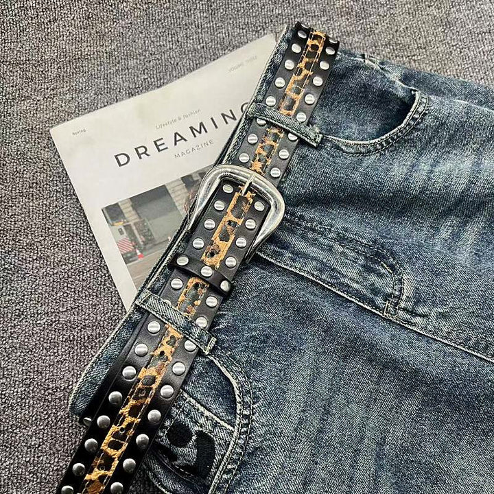 Cinturón de piel con remaches y estampado de leopardo para mujer