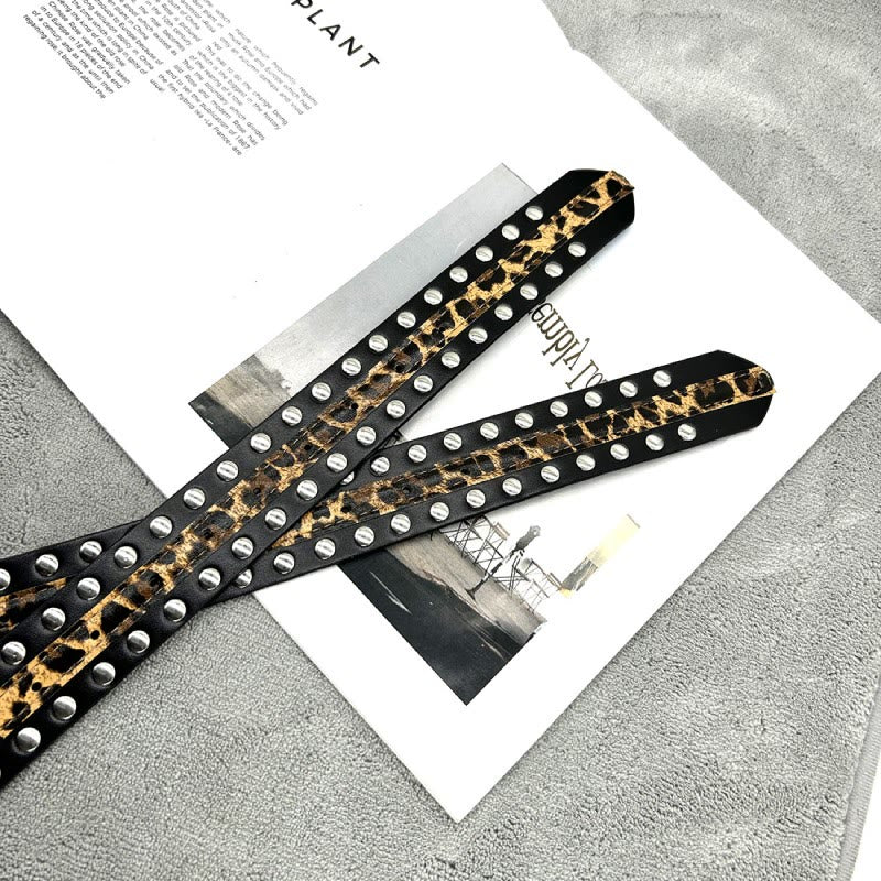 Cinturón de piel con remaches y estampado de leopardo para mujer