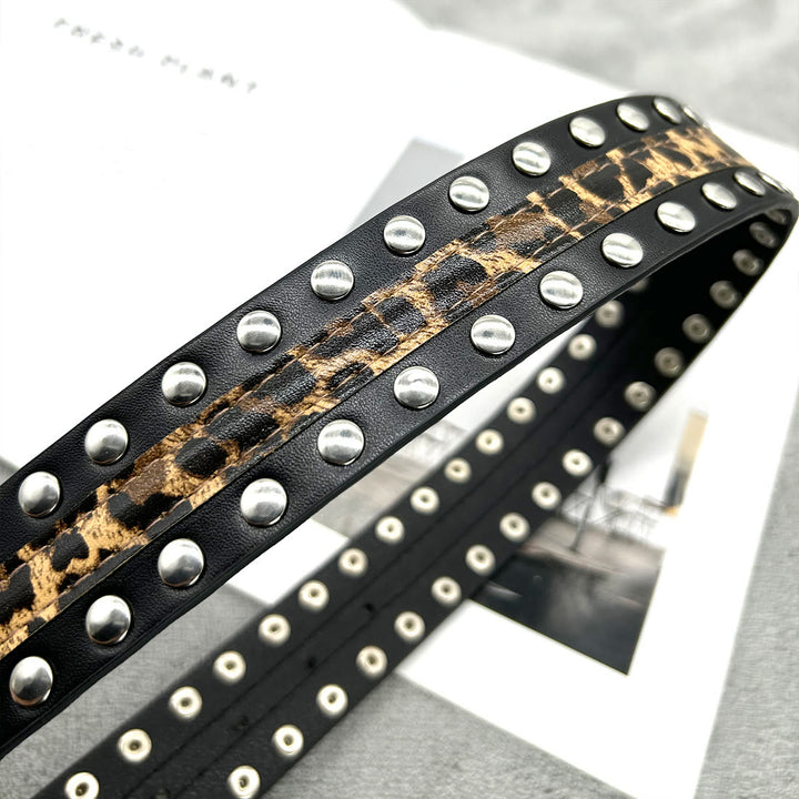 Cinturón de piel con remaches y estampado de leopardo para mujer