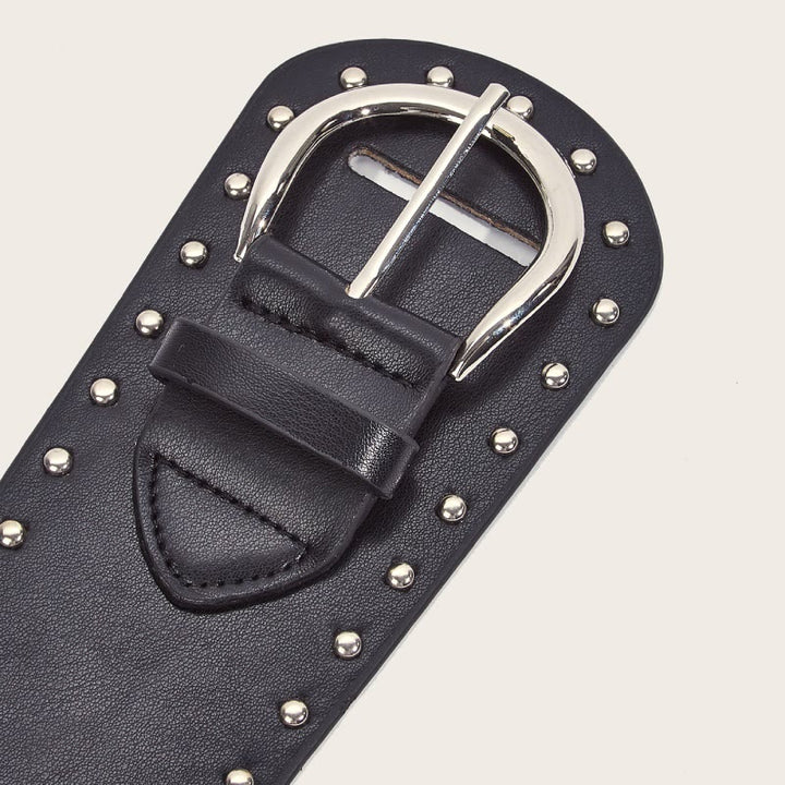 Cinturón ancho de cuero con remaches y tachuelas estilo punk