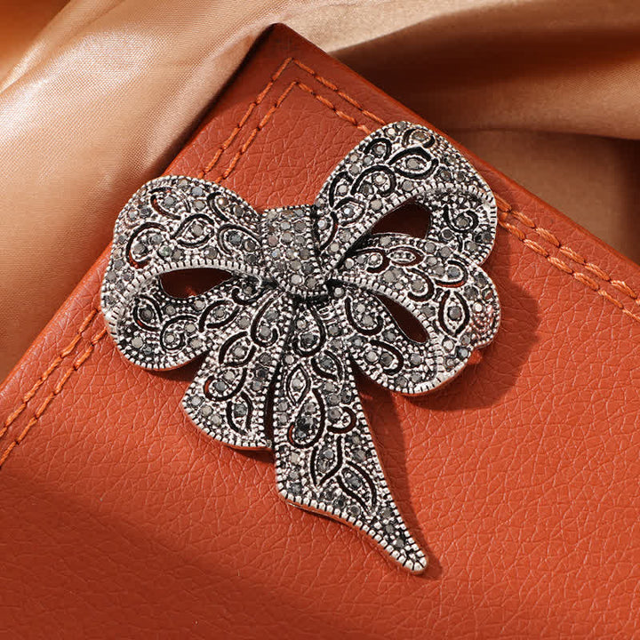 Broche de plata antigua con forma de lazo y diamantes de imitación para mujer