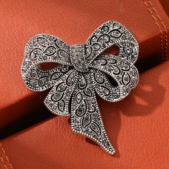 Broche de plata antigua con forma de lazo y diamantes de imitación para mujer