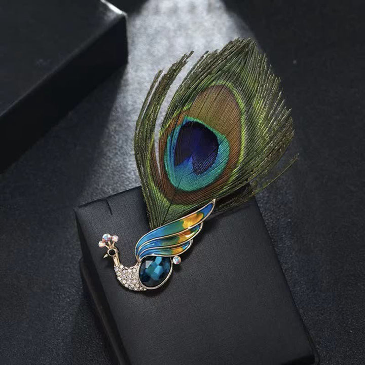 Broche étnico de plumas de pavo real con cristales para mujer